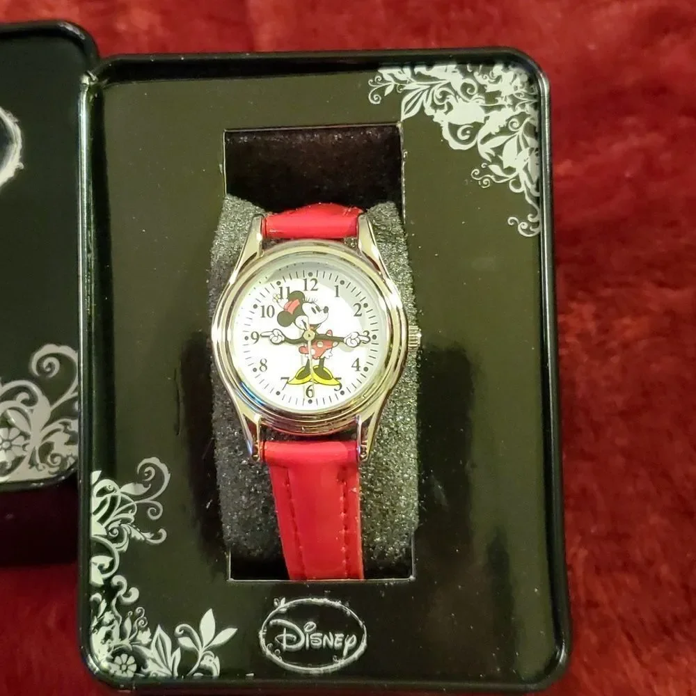 NEW IN BOX Disney Minnie Mouse Watch Red Patent Wristband‎ Silver Case